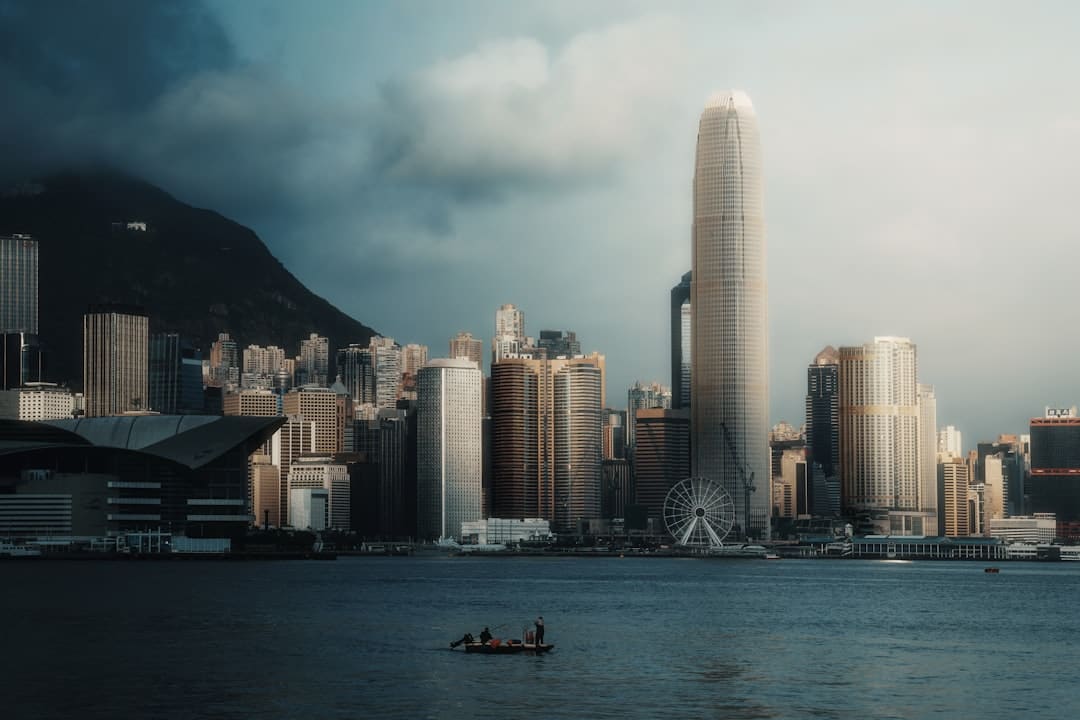 鹿晗拒绝staff帮忙系鞋带 真偶像的风采
